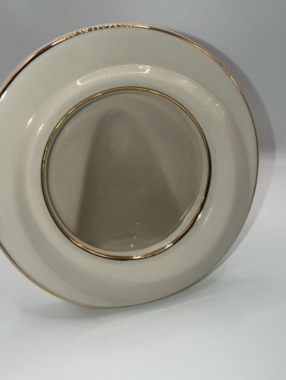Lenox Circle Photo Ivory Bone China / Porcelain Picture Frame W/ 24K Gold Trim